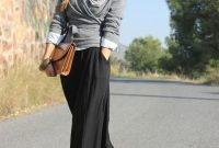 Modest But Classy Skirt Outfits Ideas Suitable For Fall24