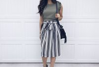 Modest But Classy Skirt Outfits Ideas Suitable For Fall27