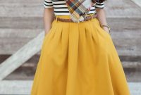 Modest But Classy Skirt Outfits Ideas Suitable For Fall34