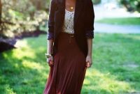 Modest But Classy Skirt Outfits Ideas Suitable For Fall37