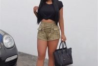 Charming Winter Outfits Ideas High Waisted Shorts19