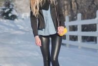 Popular Winter Outfits Ideas Leather Leggings13