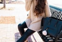Popular Winter Outfits Ideas Leather Leggings18