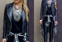 Popular Winter Outfits Ideas Leather Leggings20