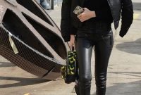 Popular Winter Outfits Ideas Leather Leggings27
