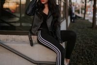 Pretty Winter Outfits Ideas Black Leather Jacket26