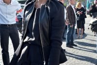 Pretty Winter Outfits Ideas Black Leather Jacket30