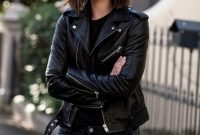 Pretty Winter Outfits Ideas Black Leather Jacket34