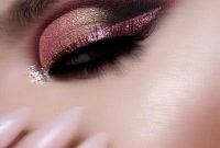 Stunning Shimmer Eye Makeup Ideas 201821