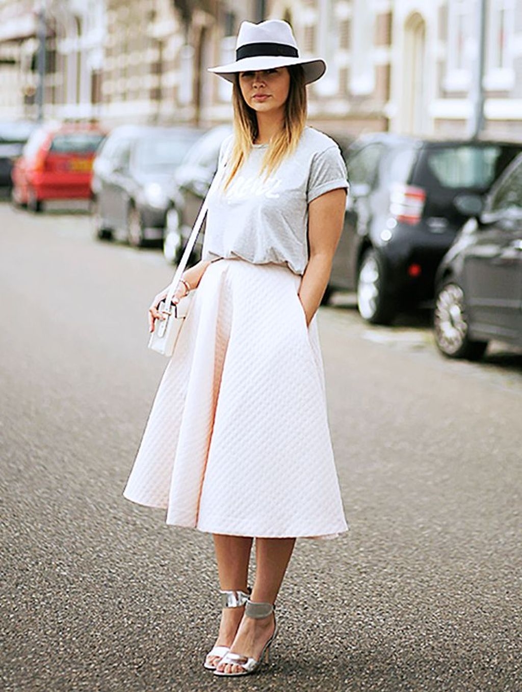 48 Wonderful Midi Skirt Outfit Ideas For Spring And Summer 2018