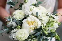 Casual Winter White Bouquet Ideas08