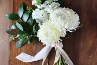 Casual Winter White Bouquet Ideas20