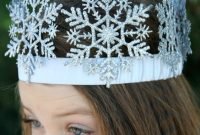 Charming Diy Winter Crown Holiday Party Ideas11