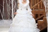 Fabulous Winter Wonderland Wedding Dresses Ideas21