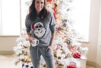 Incredible Holiday Style Christmas Outfit Ideas20