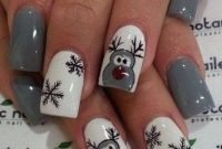 Modern Christmas Nails Ideas11