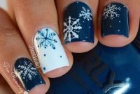 Modern Christmas Nails Ideas18