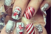 Modern Christmas Nails Ideas23