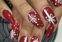 Modern Christmas Nails Ideas30