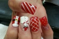Modern Christmas Nails Ideas44