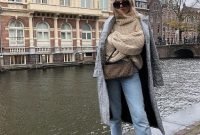 Adorable Winter Outfits Ideas With Jeans13