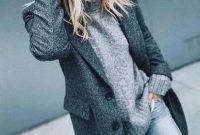 Adorable Winter Outfits Ideas With Jeans36
