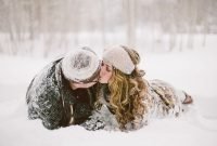 Best Winter Engagement Photo Ideas14
