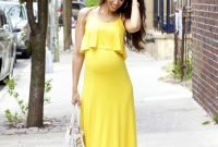 Gorgeous Maternity Wedding Outfits Ideas For Spring04