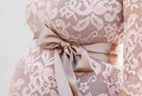 Gorgeous Maternity Wedding Outfits Ideas For Spring36