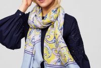 Best Ideas To Wear A Scarf Stylishly This Spring40