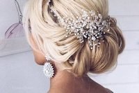 Unique Wedding Hairstyles Ideas For Round Faces31
