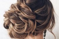 Unique Wedding Hairstyles Ideas For Round Faces35