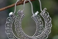 Captivating Silver Accessories Ideas For Add In Your Appearance11