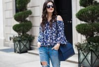 Creative Summer Style Ideas With Ripped Jeans09