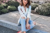 Creative Summer Style Ideas With Ripped Jeans11