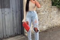 Creative Summer Style Ideas With Ripped Jeans20