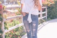 Creative Summer Style Ideas With Ripped Jeans37