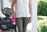 Elegant Summer Outfits Ideas For Women Over 40 Years Old06