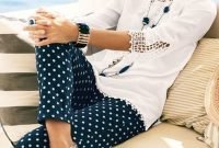 Elegant Summer Outfits Ideas For Women Over 40 Years Old24