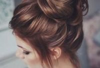 Fashionable Hairstyle Ideas For Summer Wedding Guest15
