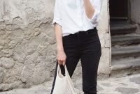 Charming Minimalist Outfits Ideas To Inspire Your Style12