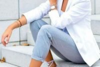 Charming Minimalist Outfits Ideas To Inspire Your Style22
