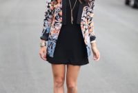 Cozy Combinations Ideas With Floral Blazers You Must Try02