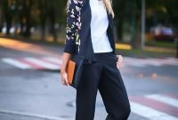 Cozy Combinations Ideas With Floral Blazers You Must Try04