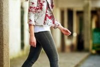 Cozy Combinations Ideas With Floral Blazers You Must Try11