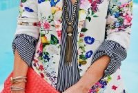 Cozy Combinations Ideas With Floral Blazers You Must Try38