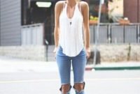 Hottest Women Summer Outfits Ideas With Ripped Jeans To Try10