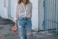 Hottest Women Summer Outfits Ideas With Ripped Jeans To Try15