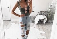 Hottest Women Summer Outfits Ideas With Ripped Jeans To Try17