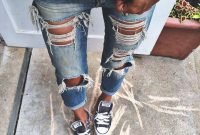 Hottest Women Summer Outfits Ideas With Ripped Jeans To Try24